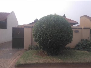 2 Bedroom House in Protea South
