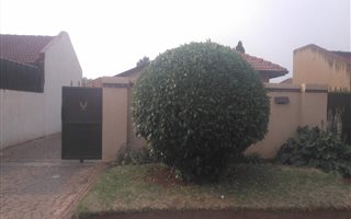 2 Bedroom House in Protea South