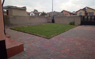 2 Bedroom House in Klipfontein View