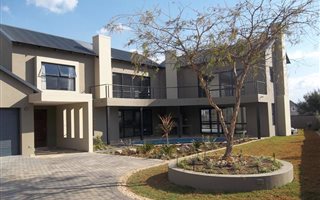 4 Bedroom House in Waterfall Estate