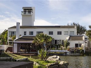 8 Bed House in Marina Da Gama