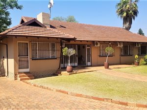 300 m² Office Space in Lyttelton Manor