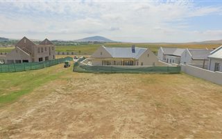 731 m² Land available in Graanendal