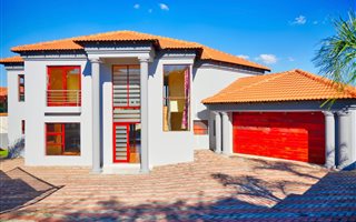 4 Bedroom House in Kyalami Glen