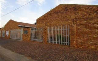 2 Bedroom Townhouse in Brakpan Central