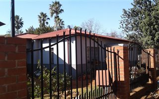 3 Bedroom House in Eloffsdal