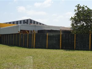 400 m² Commercial space in Alton