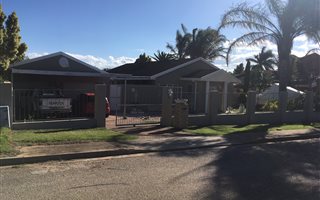 4 Bedroom House in Winterhoek Park