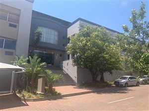 900 m² Commercial space in Sunninghill