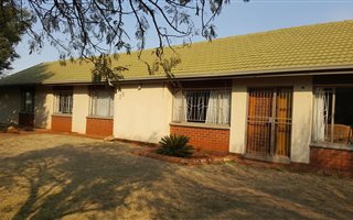 4 Bedroom House in Edelweiss