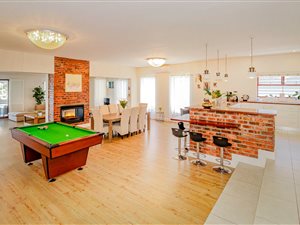 6 Bed House in Zeekoevlei