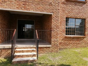 3 Bed Apartment in Ruimsig