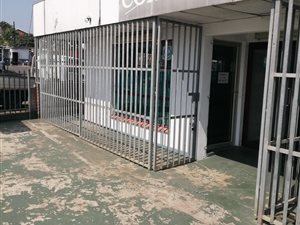 120 m² Retail Space in Sunford