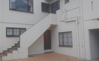 2 Bedroom Garden Cottage in Chatsworth Central