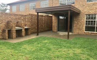 4 Bedroom Townhouse in Hazeldean (Silverlakes Surroundings)