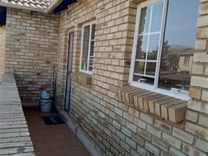 2 Bed House in Heuwelsig Estate