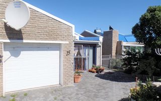 2 Bedroom Cluster in De Kelders