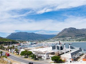 2 Bed Apartment in Hout Bay Harbour