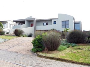 4 Bed House in Oubaai and surrounds