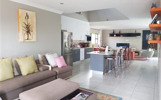 3 Bedroom House in Olympus AH