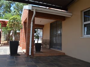 5 Bed House in Queenstown Central