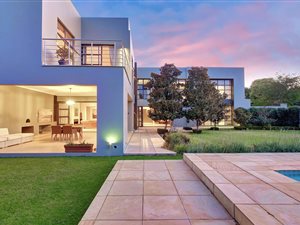 4 Bed House in Parktown North