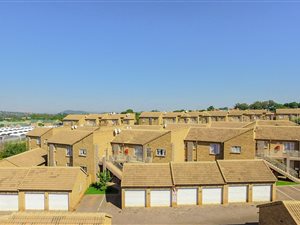 2 Bedroom Townhouse in Die Hoewes