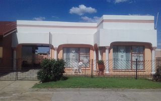 2 Bedroom House in Kokosi