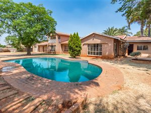 4 Bed House in Van Riebeeck Park