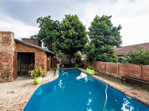 3 Bed House in Robertsham