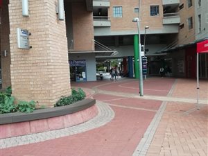 715 m² Commercial space in Hatfield