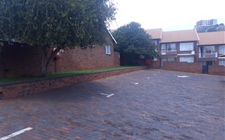 2 Bedroom Duplex in Kloofendal