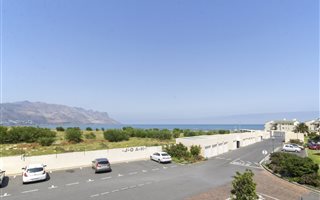 1 Bedroom Apartment in Greenways Golf Estate