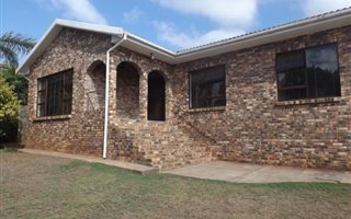 5 Bedroom House in Winterhoek Park