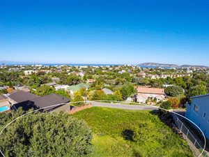 1249 m² Land available in Lower Robberg
