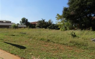 1585 m² Land available in Heuweloord