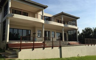 4 Bedroom House in Sheffield Beach