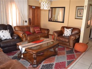 5 Bed House in Flora Park