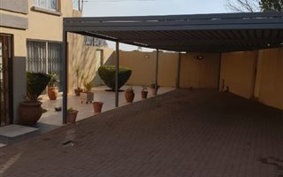 5 Bedroom Townhouse in Laudium