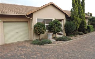 3 Bedroom Townhouse in Vanderbijlpark SW