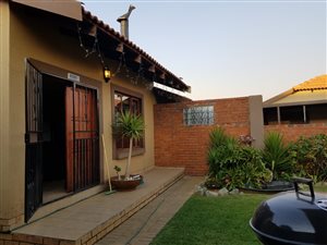 2 Bed Townhouse in Krugersdorp Central