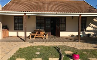 2 Bedroom House in Fairview Golf Estate