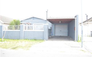 5 Bedroom House in Grassy Park