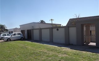 8 Bedroom House in Humewood
