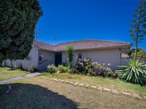 4 Bed House in Labiance