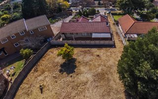732 m² Land available in Sharonlea