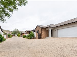 3 Bed Townhouse in Diswilmar AH