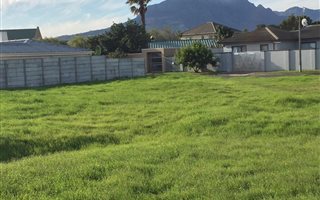 2413 m² Land available in Die Bos