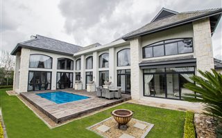 4 Bedroom House in Pearl Valley