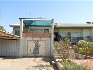 4 Bed House in Upington